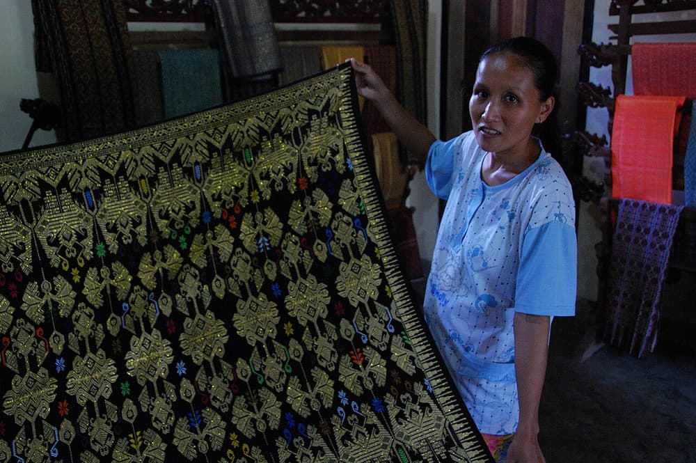 Lombok: Sasak Villages, Beach & Scenic Hill Tour