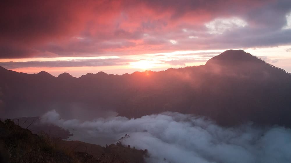 Mount Rinjani Trekking 3D/2N to the Peak, Lake & Hot Springs