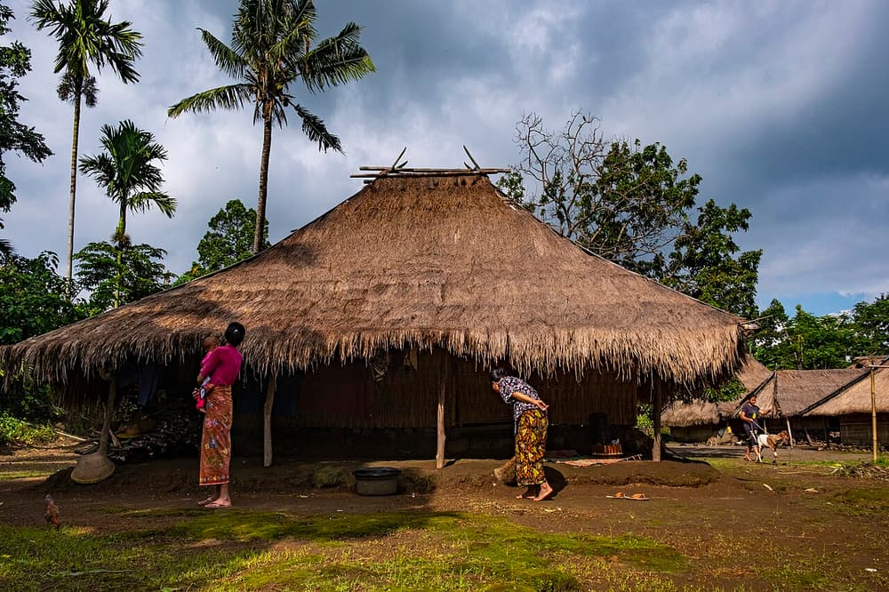 Rumah adat desa Senaru Lombok