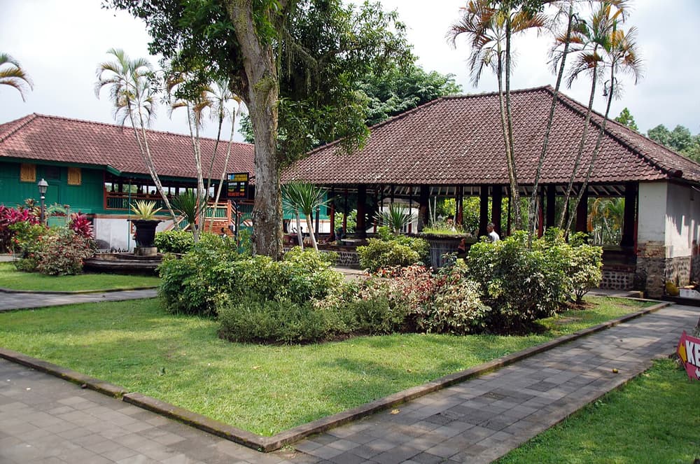 ID-lombok-taman-narmada-1